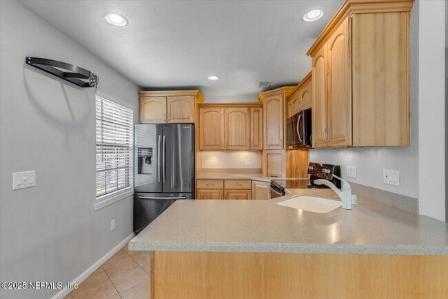 Building Photo - 8050 Toulon Ct