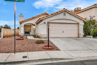 Building Photo - "Charming 3-Bed Oasis with 2 Full Baths in Las Vegas – 1,289 Sq Ft of Comfort!"