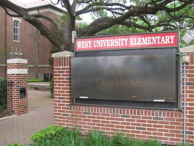 Building Photo - 4008 Tennyson St