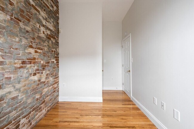 Building Photo - 676 Tremont St