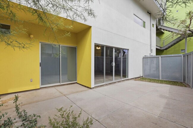Building Photo - 1111 W University Dr
