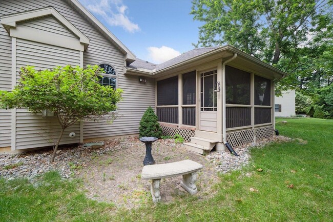 Building Photo - 5279 Thames Ct