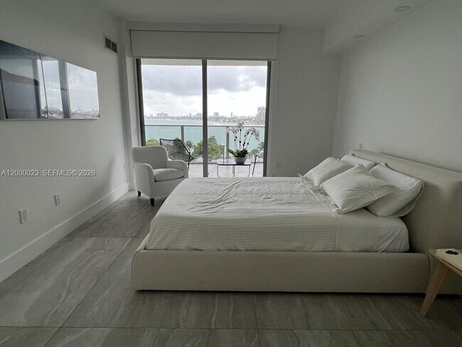 Building Photo - 488 NE 18th St