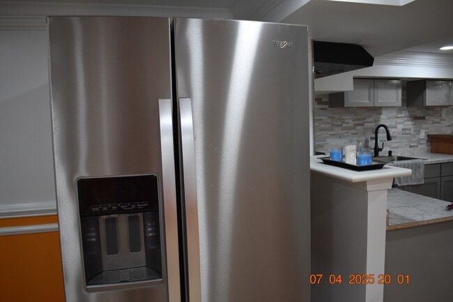 Building Photo - 6308 Joslyn Pl