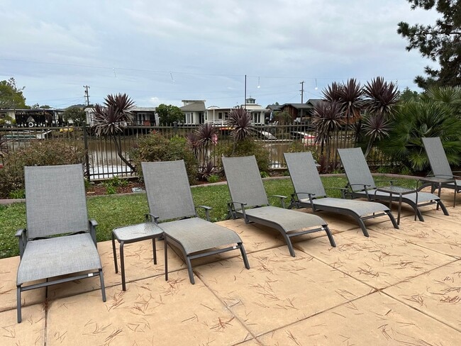 Building Photo - 204 Larkspur Plaza Dr