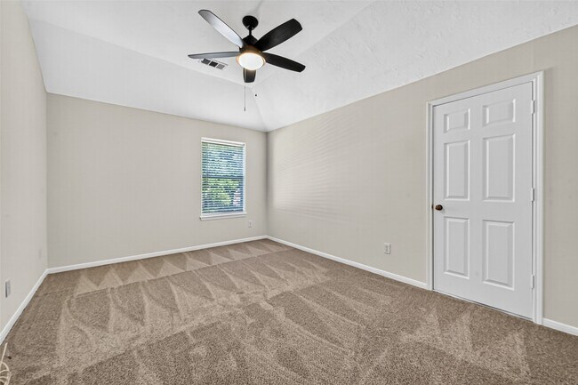 Building Photo - 15618 Edgemere Ct