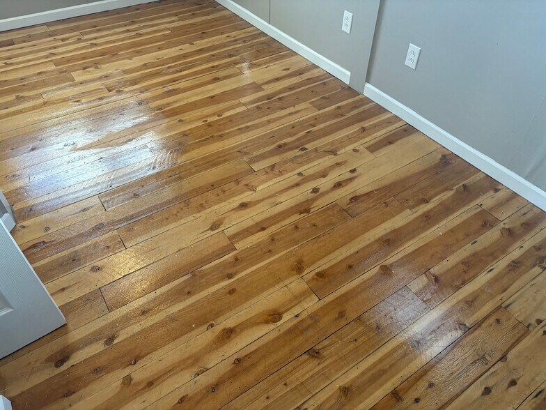 Building Photo - 2927 Godfrey St