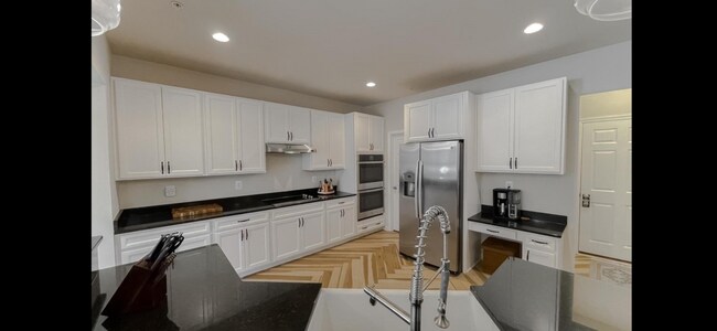Building Photo - 13311 Windjammer Ct