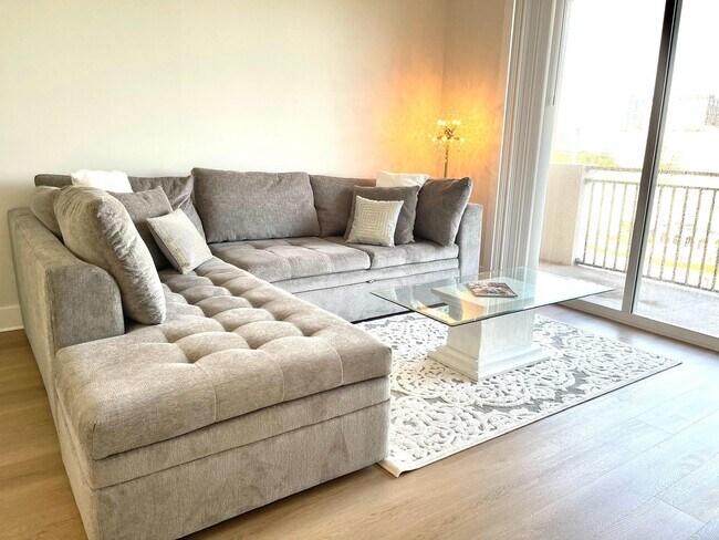 Building Photo - 616 Clearwater Park Rd