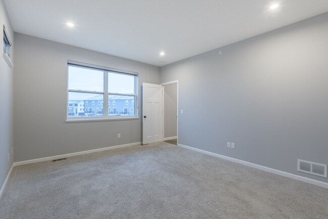 Building Photo - Awesome maple grove 5 bed 4 bath townhome! Pond views, 2 years old!