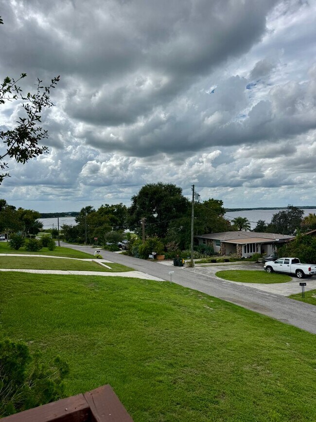 Building Photo - Downtown Clermont - Beautifully Renovated 2-Bed/1-Bath Upstairs Unit with Stunning Lake Minneola ...