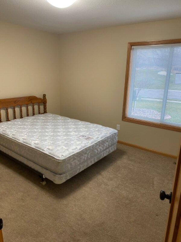 Building Photo - 4626 35 St NW