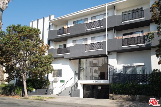 Building Photo - 860 S Kingsley Dr