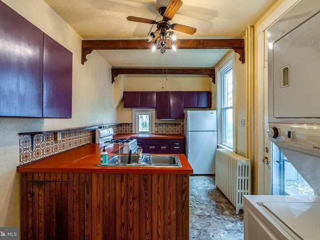 Building Photo - 524 Howard Ave