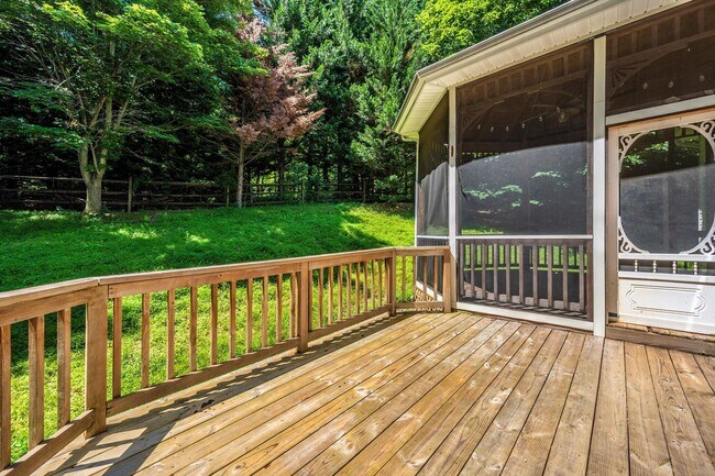 Building Photo - *Open House* 6/20 12-1 PM *