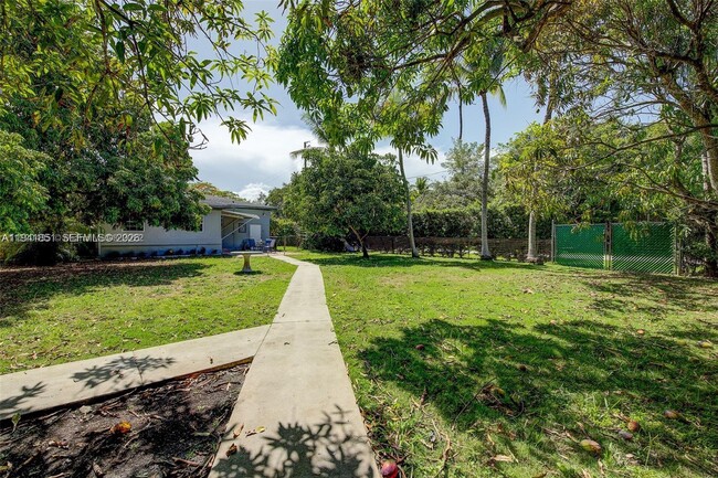 Building Photo - 7601 SW 59th Ct