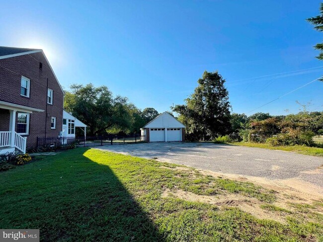 Building Photo - 4085 Hallowing Point Rd