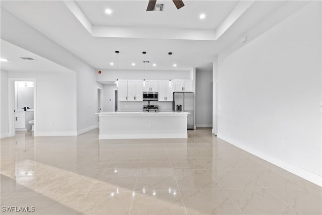 Building Photo - 452 Mercedes Ct