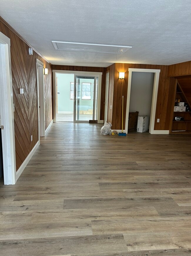 Building Photo - 169 Log Cabin Rd