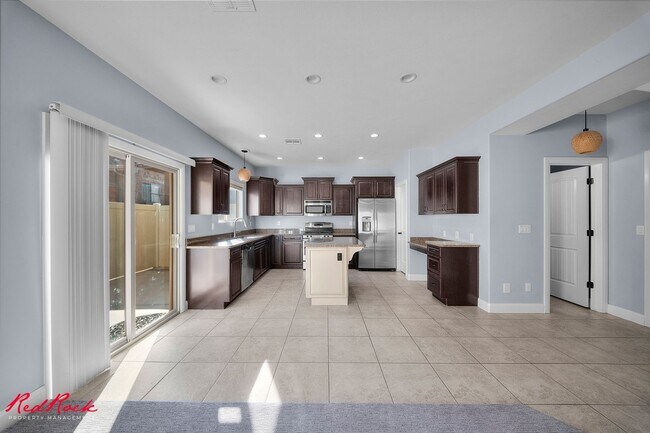 Building Photo - Charming 3 Bedroom Townhome