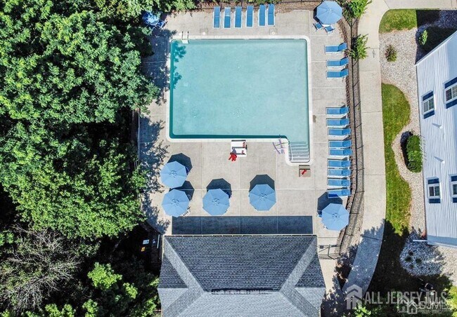 Building Photo - 1221 Waterford Dr