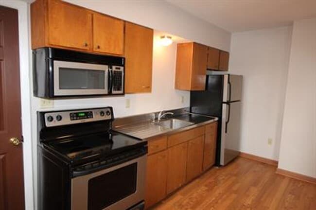 Building Photo - 845 Western Ave