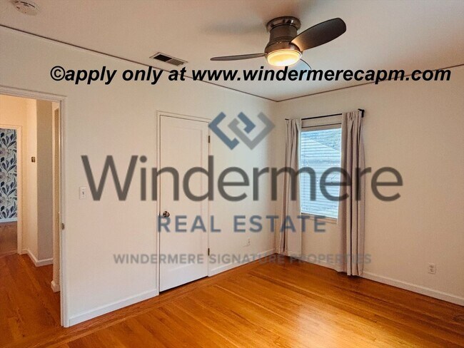 Building Photo - Charming Upper Land Park Home with Vintage...