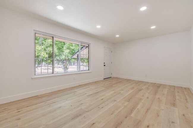 Building Photo - 1134 Agatha Way