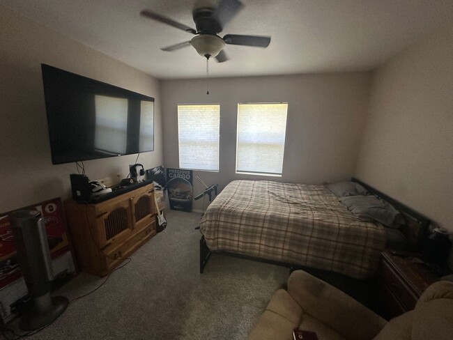 Building Photo - 2 Bed, 2 Bath in Courtyard Estates!