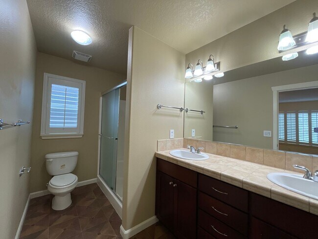 Building Photo - 3 Bedroom 2.5 Bathroom House with Bonus Room ~ Garage, A/C, includes Washer and Dryer ~ Close to ...