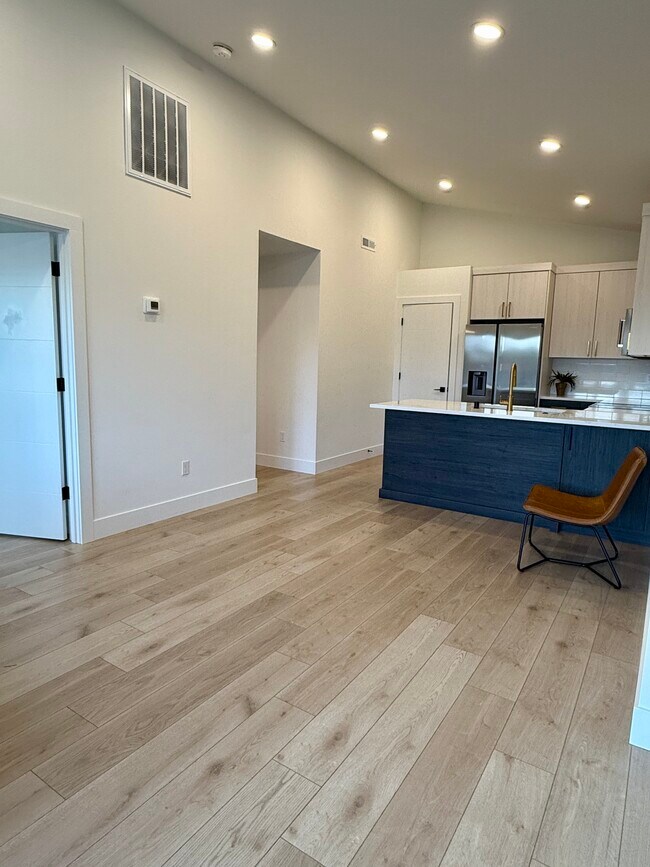 Building Photo - 4522 NE 59th Ave