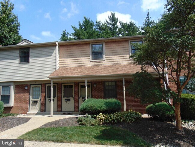 Building Photo - 1155 York Rd