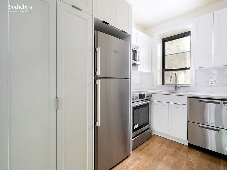 Building Photo - 342 W 21st St