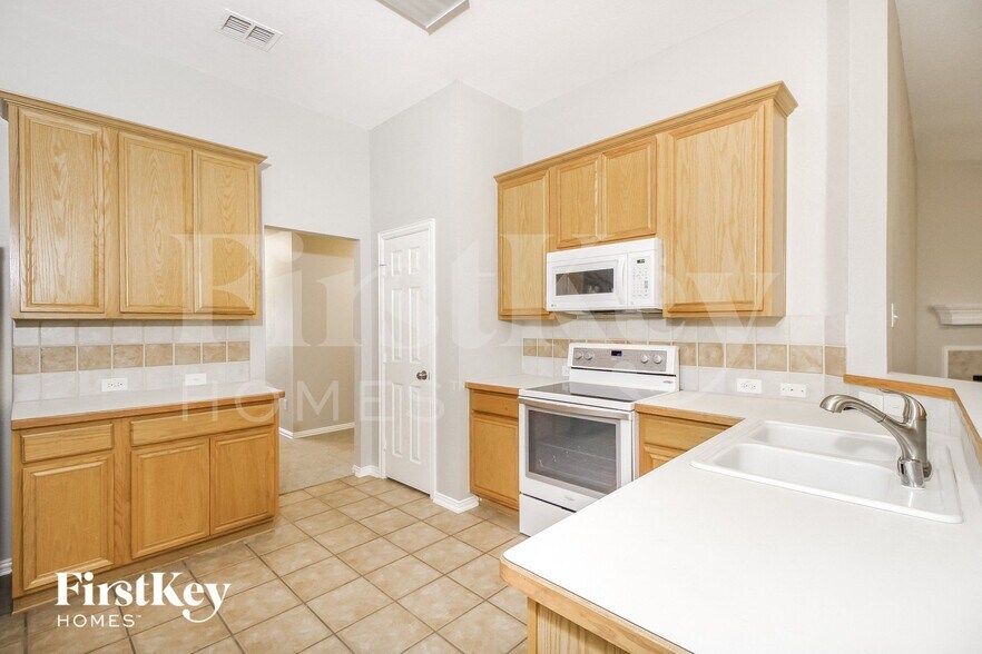 Building Photo - 8 Willowstone Ct