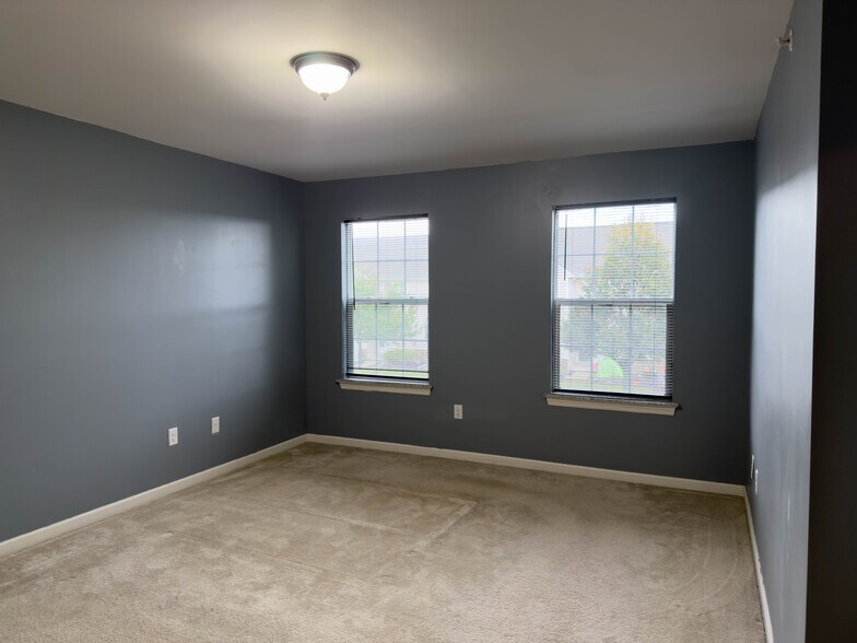 Building Photo - 111 N Village Cir