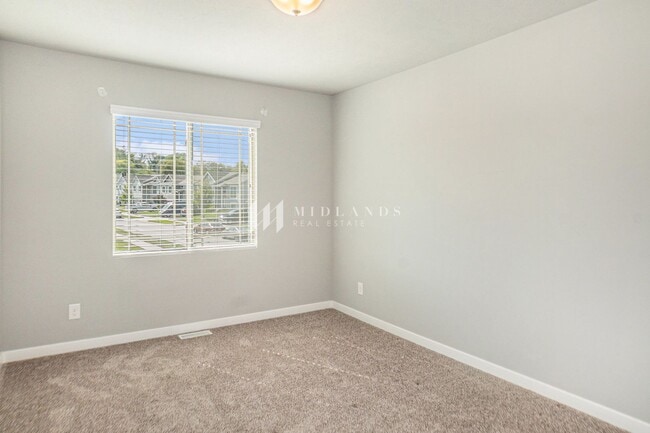 Building Photo - Turnbridge Split Entry Home