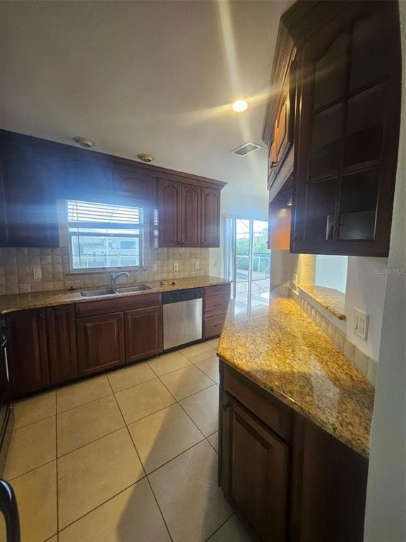 Building Photo - 4420 Palm Dr