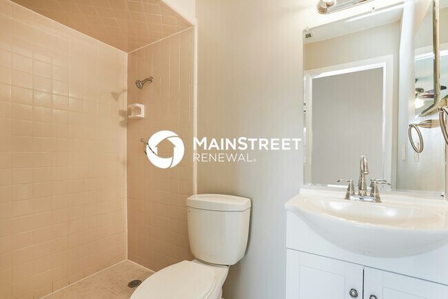 Building Photo - 3 Bedroom Pet-Friendly Home in Fort Myers, FL with Main Street Renewal