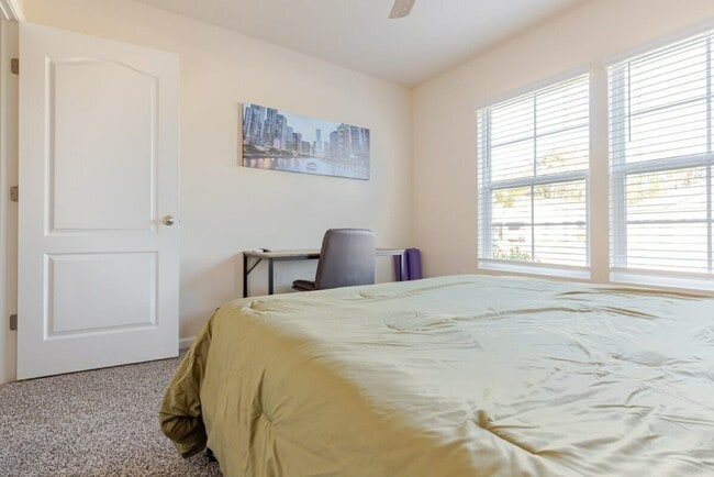 Building Photo - 3 Pinnacle Pl