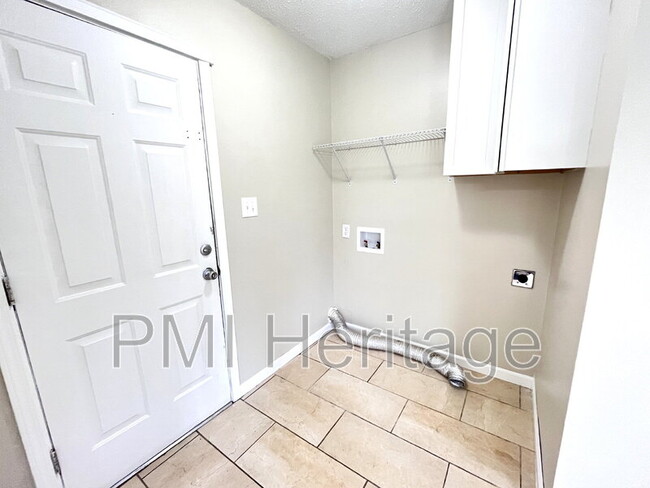 Building Photo - 2100 Cottonwood Pl