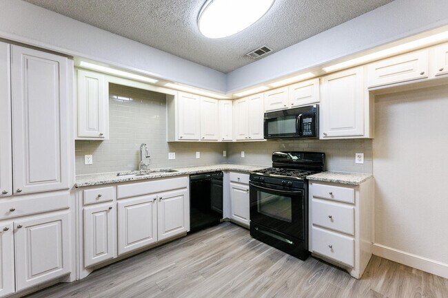 Building Photo - 9603 Orlando Ave