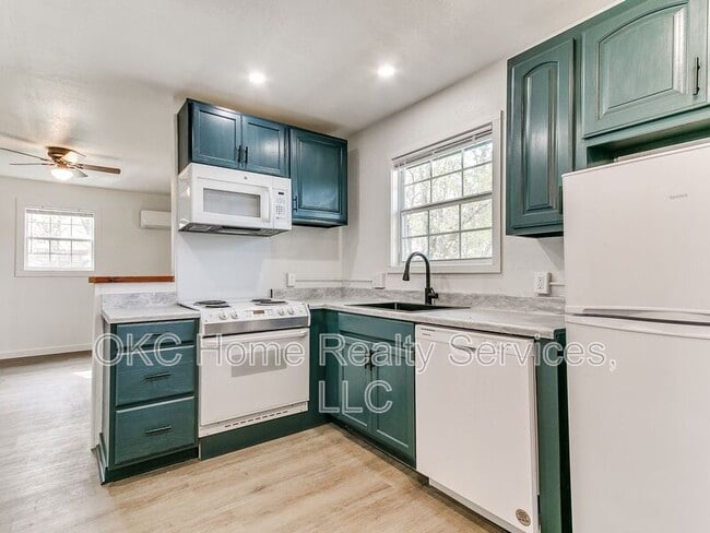 Building Photo - 1812 W Noble Ave