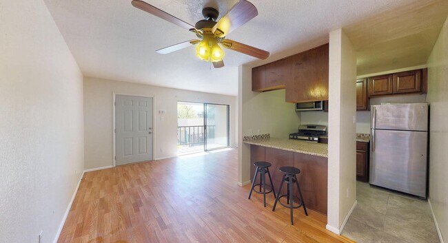 Building Photo - 1025 Valencia Dr SE