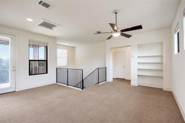 Building Photo - 18400 Lakepoint Cove