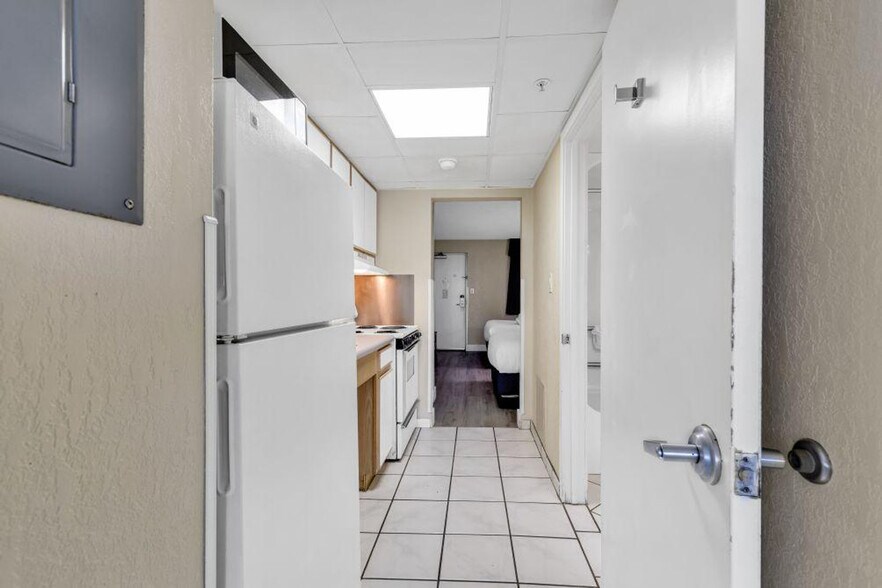 Building Photo - 2300 N Ocean Blvd