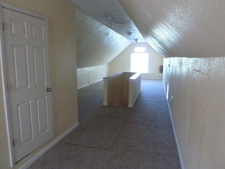 Building Photo - 3916 Clark Ave