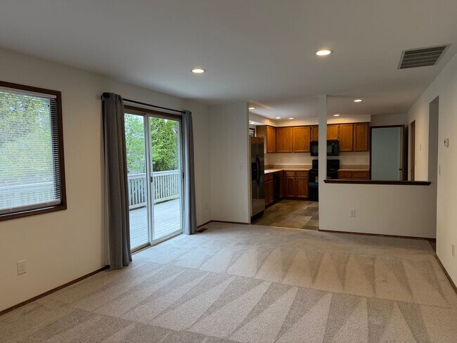 Building Photo - Saratoga Reach Beauty: Updated 4BR Home with Deck, Fireplace & Prime Mukilteo Location