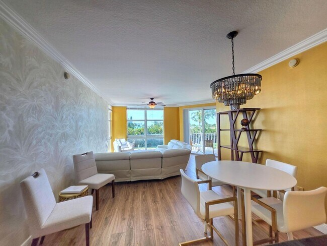 Building Photo - 806 E Windward Way