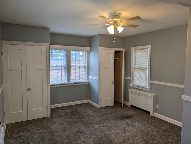Building Photo - Renovated 3BR/1.5BA | 1,200 Sq Ft | Pet Fr...