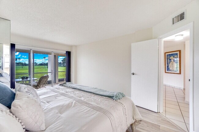 Building Photo - 3951 Via Poinciana